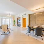 Palm Jumeriah - 4 Bedroom Apt - Beachfront Living