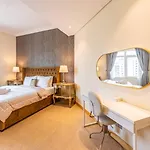 Palm Jumeriah - 4 Bedroom Apt - Beachfront Living