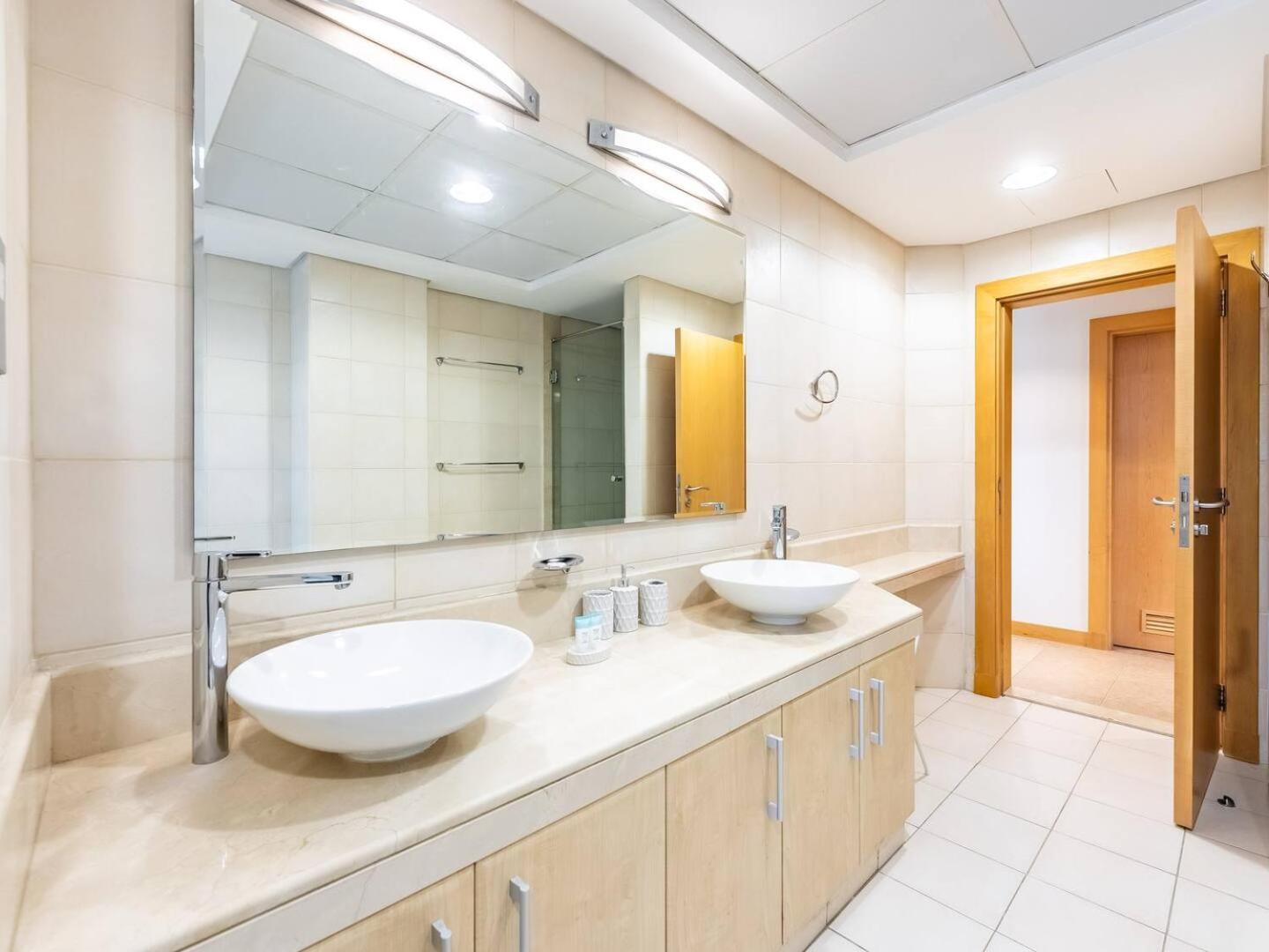 Palm Jumeriah - 4 Bedroom - Beachfront Living