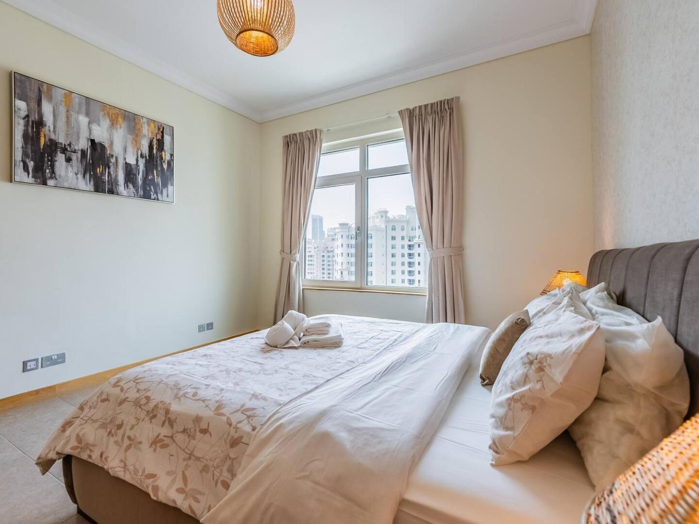 Palm Jumeriah - 4 Bedroom - Beachfront Living