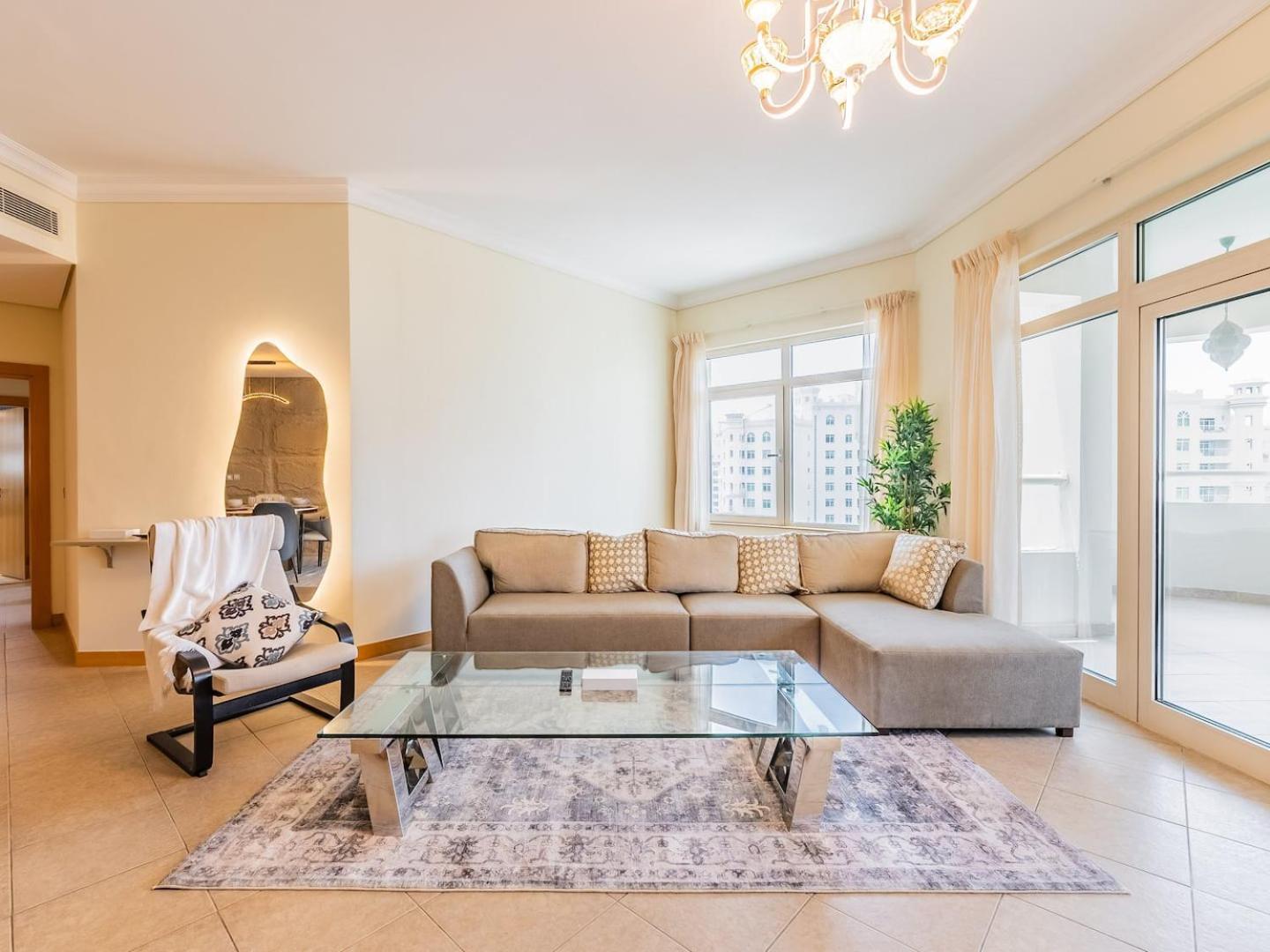 Palm Jumeriah - 4 Bedroom - Beachfront Living Apartment Dubai