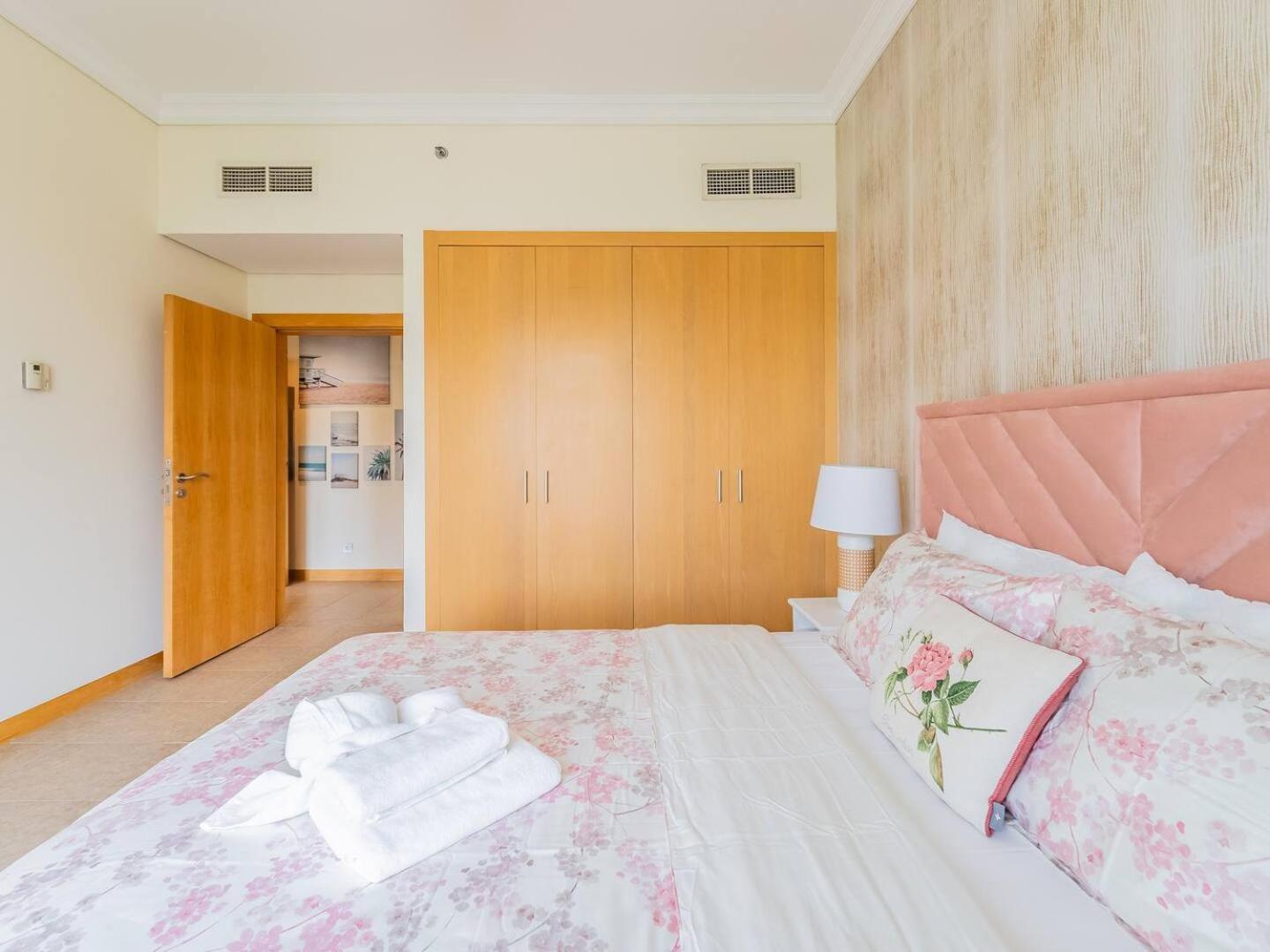 Palm Jumeriah - 4 Bedroom - Beachfront Living