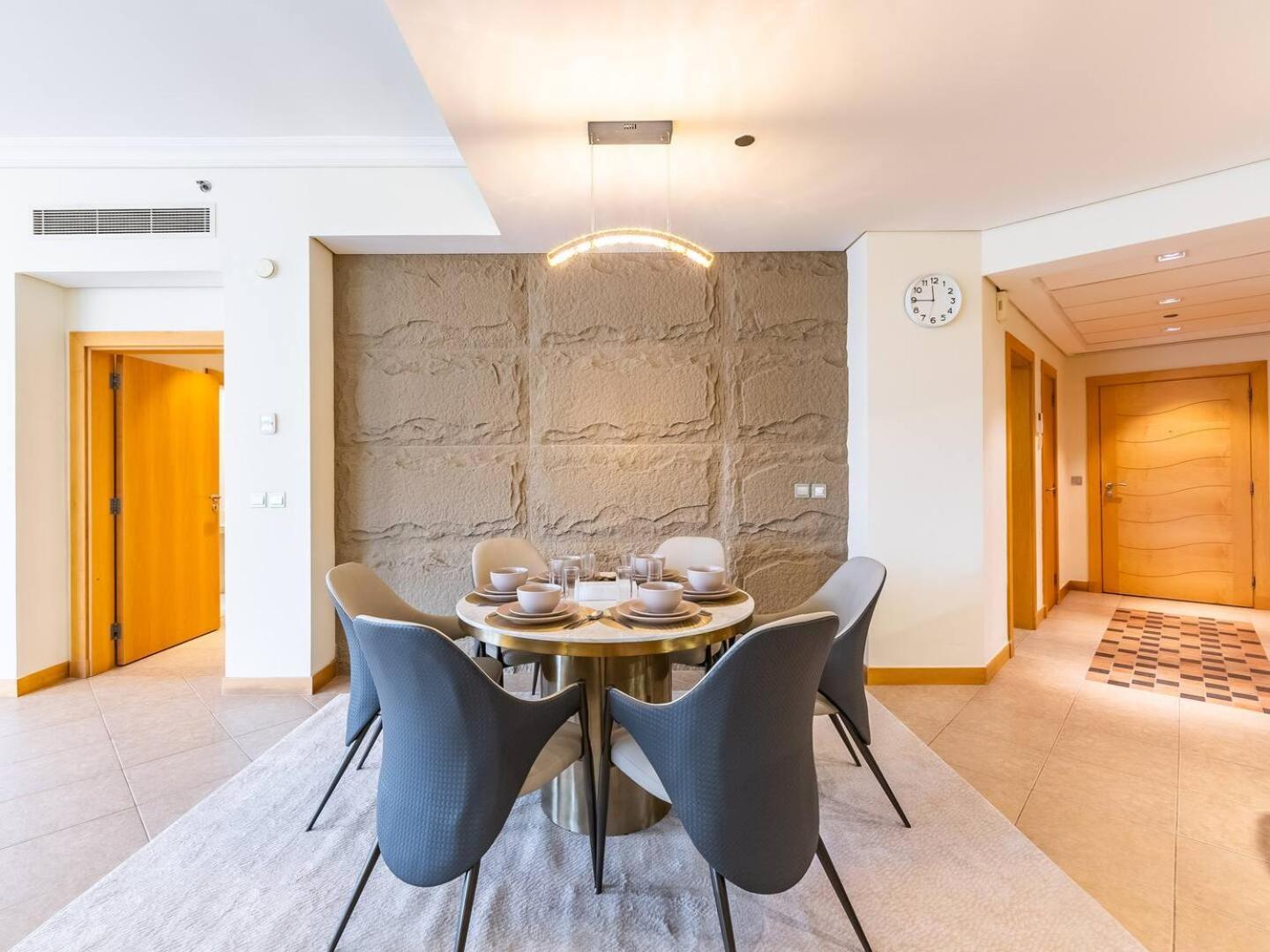 Palm Jumeriah - 4 Bedroom - Beachfront Living * Dubai