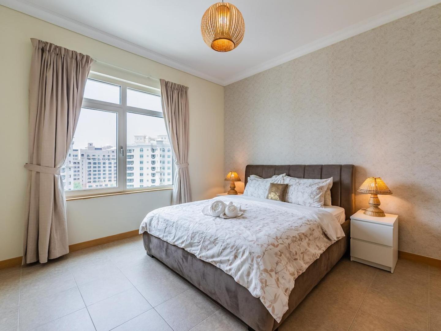 Palm Jumeriah - 4 Bedroom - Beachfront Living *
