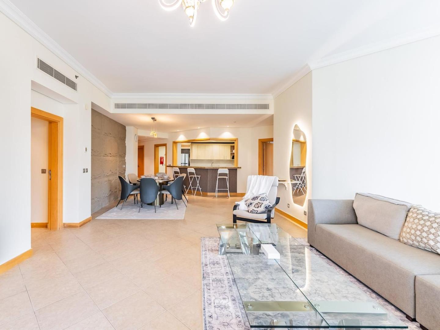 Palm Jumeriah - 4 Bedroom - Beachfront Living Apartment